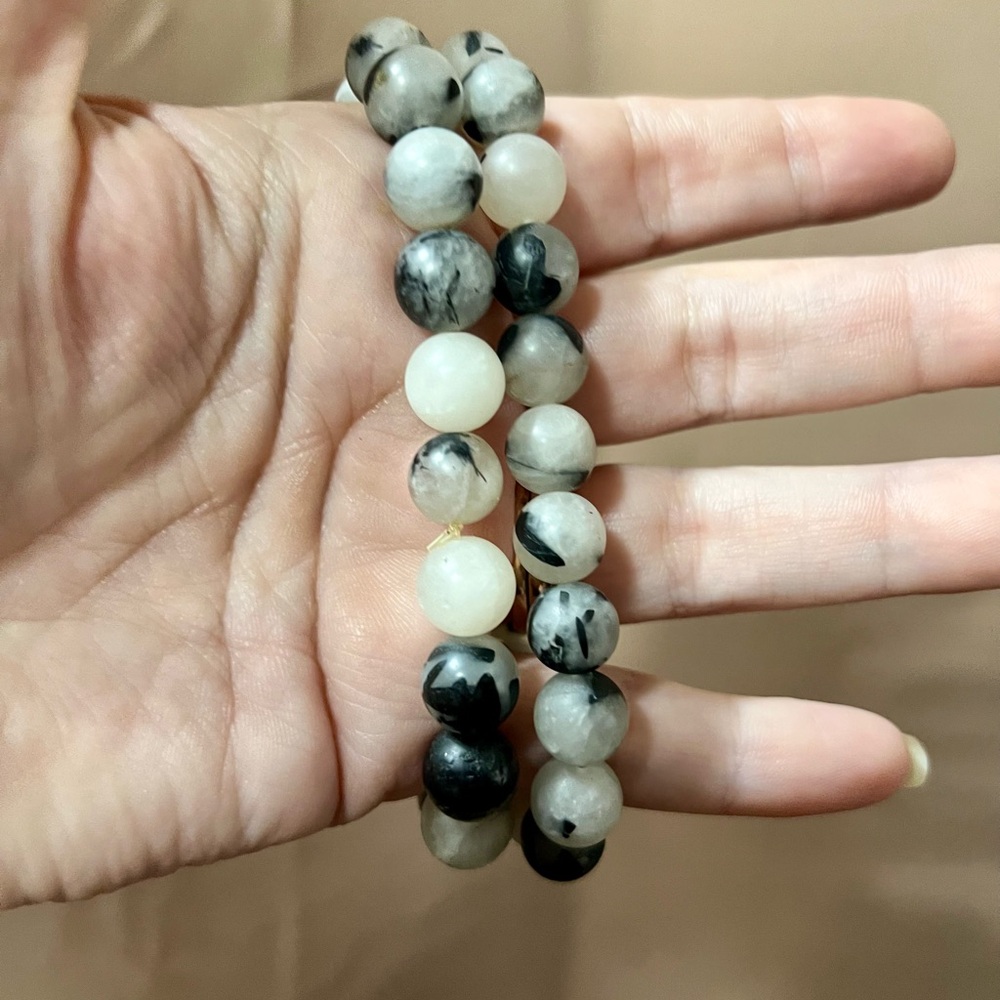 Bombshell Beads - Picture 2 of 2